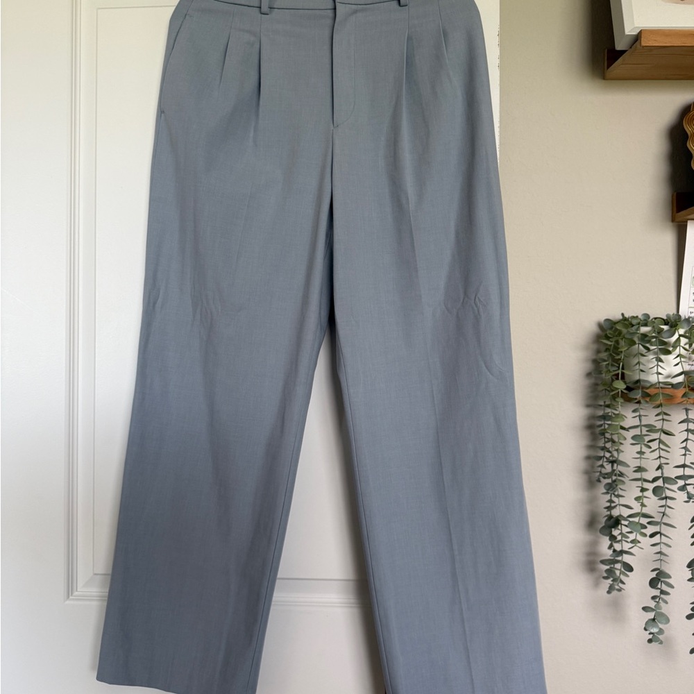 Uniqlo Women's Gray Straight Leg Pants